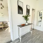 Penthouse Toeoeloe - High Ceilings, Wi-fi, 24h Shop, Olympic Stadium アパート *