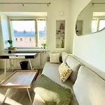 アパート Penthouse Toeoeloe - High Ceilings, Wi-fi, 24h Shop, Olympic Stadium
