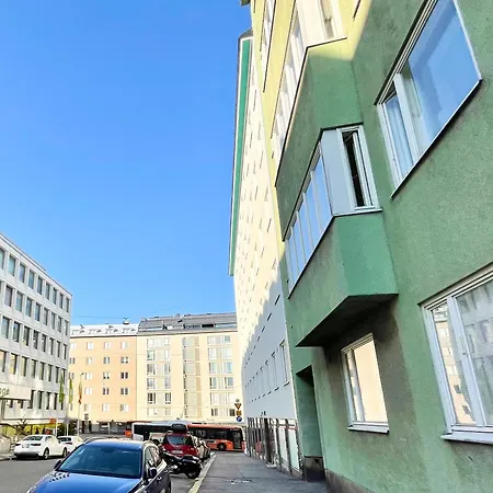 アパート Penthouse Toeoeloe - High Ceilings, Wi-fi, 24h Shop, Olympic Stadium *