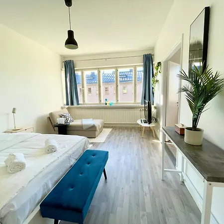 Apartament Penthouse Toeoeloe - High Ceilings, Wi-fi, 24h Shop, Olympic Stadium Helsinki