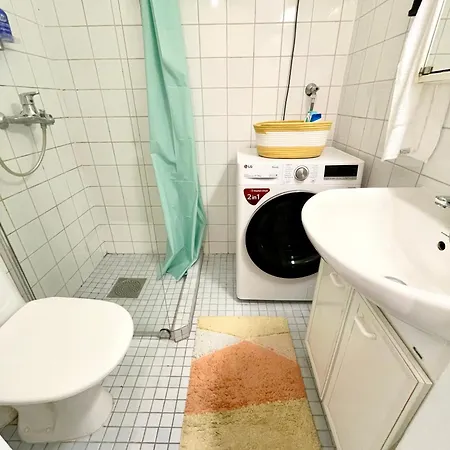 Penthouse Toeoeloe - High Ceilings, Wi-fi, 24h Shop, Olympic Stadium Helsinki