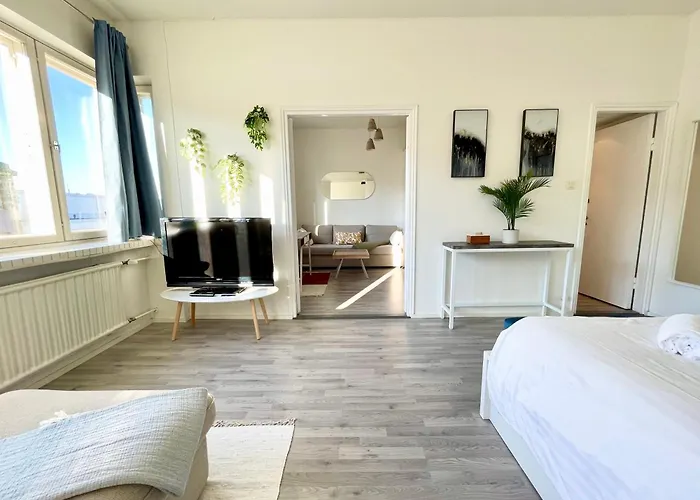 Διαμέρισμα Penthouse Toeoeloe - High Ceilings, Wi-fi, 24h Shop, Olympic Stadium *